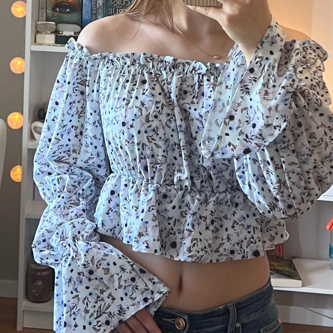 Off-shoulder topp