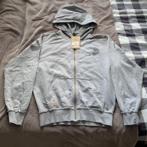 Gasp Hoodie  - Gasp Original Hoodie i storlek herr M.  Har använts några gånger men är i mycket bra skick.  Lappar finns kvar.  Skriv om du vill ha mått eller annat! 