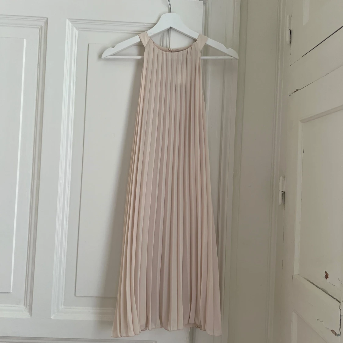 Plisserad klänning - 91