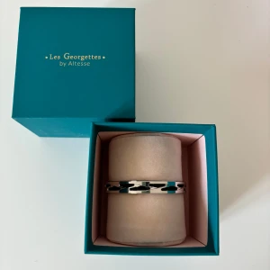 Silverarmband - Ett silverarmband från Les Georgettes som aldrig har använts. Ordinarie pris 800 kr. Kunden står för frakten 