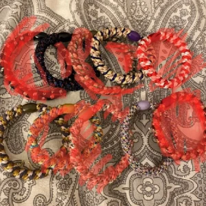 Kknekkis - 10 stycken super fina kknekkis i olika färger. 2 av dom har några lösa trådar men annars som nya. Fråga för fler bilder💞 1 för 19 och alla för 150 kr