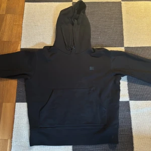 Acne studios hoodie  - Stilren Acne Studios hoodie i väldigt bra skick. Sparsamt använd med inga defekter. 