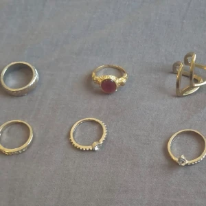 Gulliga ringar - Olika guldiga ringar bra kvalité, inte använd så ofta. Olika priser de dyrast visas längst bak.