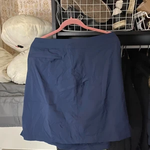 Kjol - Bra skick vad jag ser priset är absolut diskuterbart och har du funderingar så tvecka inte på att höra av dig🥰