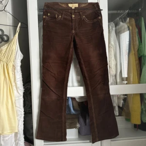 lågmidjade bootcut byxor - lågmidjade bootcut byxor i manchester! storlek 27!