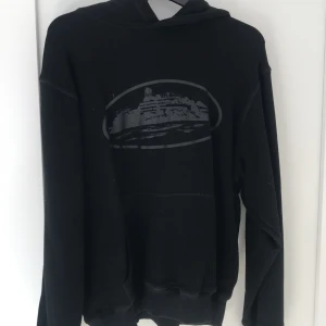 Corteiz hoodie - Corteiz hoodie i bra skick. Ganska liten för att vara S men är i tjockt material och är väldigt skön