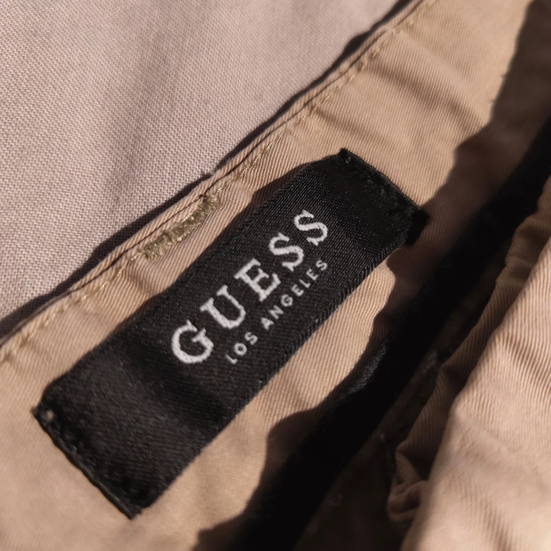 Beige byxor från Guess - 90