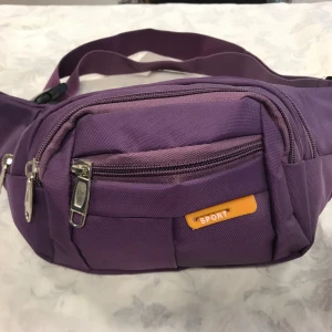 Sport Midjeväska  - Material Vattentät Nylon  Mått 19.00*15.00*14.00 cm Helt ny  179kr/st 