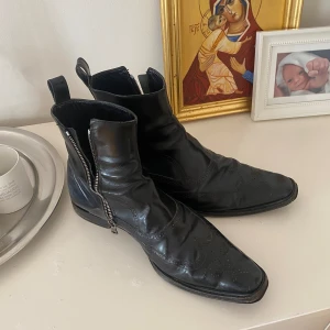 Dolce & Gabbana skor - Dolce & Gabbana stövlar/skor storlek 45 vet ej hur mycket dom är värda så kom med pris förslag