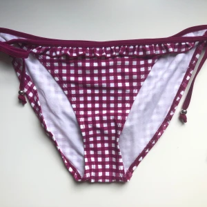 Gulliga bikinitrosor - Supergulliga bikinitrosor. Helt nya, aldrig använda! Knyts i sidan.
