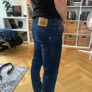 Replay jeans - Hej, säljer nu mina Replay Jeans Grover i storlek W30 L32. Jeansen är använda fåtal gånger pågrund av att dem är för stora. Hör av dig om eventuella frågor!😀