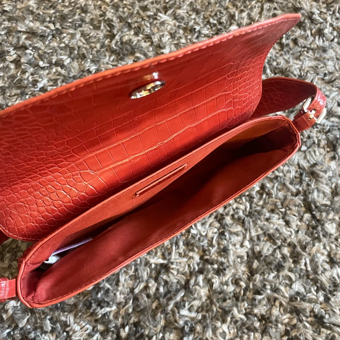 Röd väska  - 91