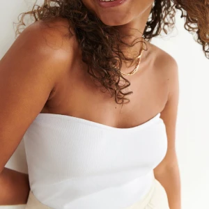 tub topp - säljer den här jätte fina vita tub toppen som inte kommer till användning!🥰