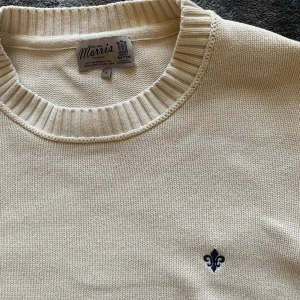 Stickad Morris tröja  - Säljer en snygg stickad Morris tröja i storlek S i väldigt bra skick