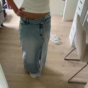Lång jeans kjol - En lång jeans kjol från Zara som inte längre används❤️