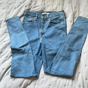 Levis jeans - Blå levis jeans ”mile high super skinny”