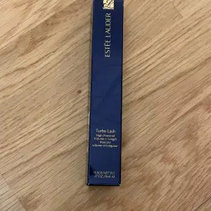 Aldrig använd eller öppnad Estée Lauder  Turbo Lash Volume + Length Mascara 01 Black  Ordinarie pris 450kr