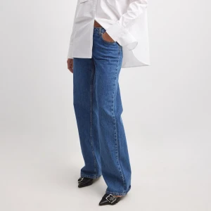 NA-KD jeans - Säljer dessa riktigt snygga jeans då det är något stora för mig. De är i storlek 36 och endast använda ett fåtal gånger💕