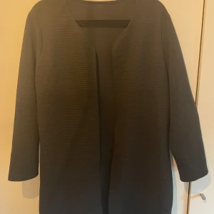 Blazer  - Blazer som går ner över halva rumpan.  Storlek xl från vila