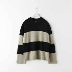Mysig stickad tröja från Gina Tricot. Storlek S. Ny pris 359 kr. Fint skick, säljer då den inte kommer till användning längre. 🌸