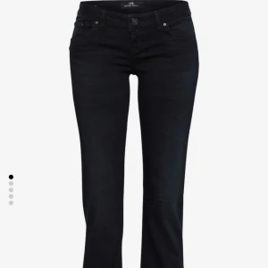 Ltb valerie jeans - Säljer dessa populära jeans från Ltb, de har inga defekter och är i bra skick!💕 Orginalpris: 915kr