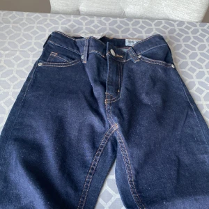 Säljer dessa skinny jeans för ändast 270 - Har aldrig använt original pris är 499 💕