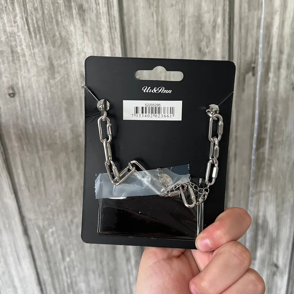 Kedje halsband från en mystiribox från ur och penn,  Säljer för 20kr  Frakt tillkommer (36). Accessoarer.