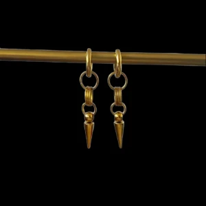 Maria Nils dotter liknande örhänge - Ett örhänge koster 80kr och ett par kostar 145kr🥰 rostfritt stål. Finns också i silver💗 inte rostfritt  