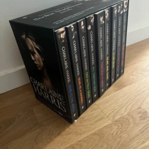Charlaine Harris böcker - Engelska böcker.  I mycket bra skick