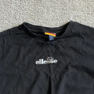 Ellesse t-shirt - Knappt använd, fint skick