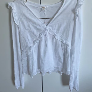 Gina blus - En jätte fin blus från Gina Young i stl 170/xs🤗 Aldrig använd💕