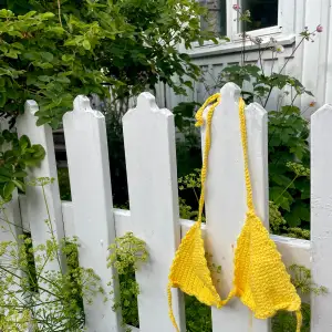 Virkade bikinis i 100% bomull. Storlek och färg anpassas efter önskemål💛