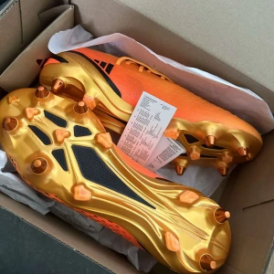 Adidas X - Helt nya och oanvända fotbollskor med skruvdobbar. Pris kan diskuteras vid snabb affär. Kan även sälja båda paren för billigare pris tillsammans.