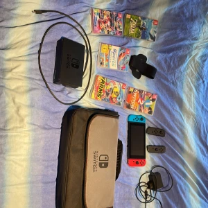 Nintendo switch - Du får med allt som syns på bilden. Konsolen är lite andvänd men i bra skick. Spelen är roliga. Nintendot är köpt i början av 2023