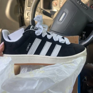 Helt nya Adidas Campus 00 - Svarta adidas campus 00, strl 38 2/3. Aldrig använda !