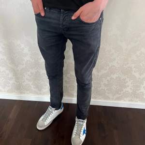 Dondup Jeans + Zadig Tröja | W30 L32 | Modellen är 184cm och väger 67kg | INGA BYTEN 
