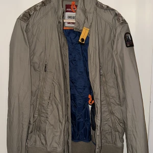 Parajumper Oregon - skick 10/10 lite mindre i storleken passar M-L