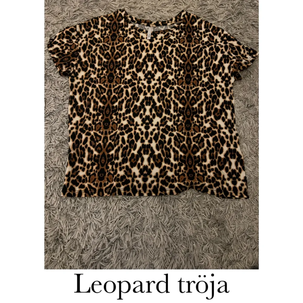 Säljer denna leopard tröja för att jag aldrig använder den längre🥰. Tröjor & Koftor.