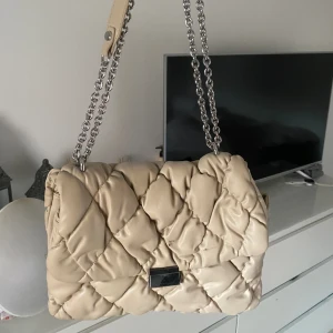Beige handväska - Fint skick från H&M 