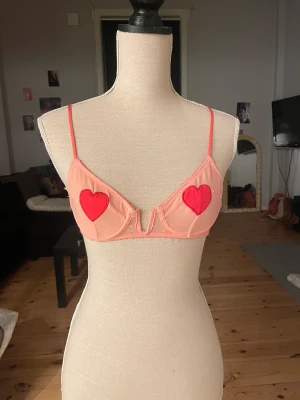 Söt bh/ bralette - Från Urban outfitters med bygel utan vaddering, 