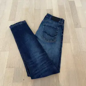 Tja! Säljer nu dessa feta Jack and Jones jeans i storlek 29/32 för endast 300! Jeansen är i toppskick och har bara använts några gånger. Skriv vid frågor eller funderingar 🤩