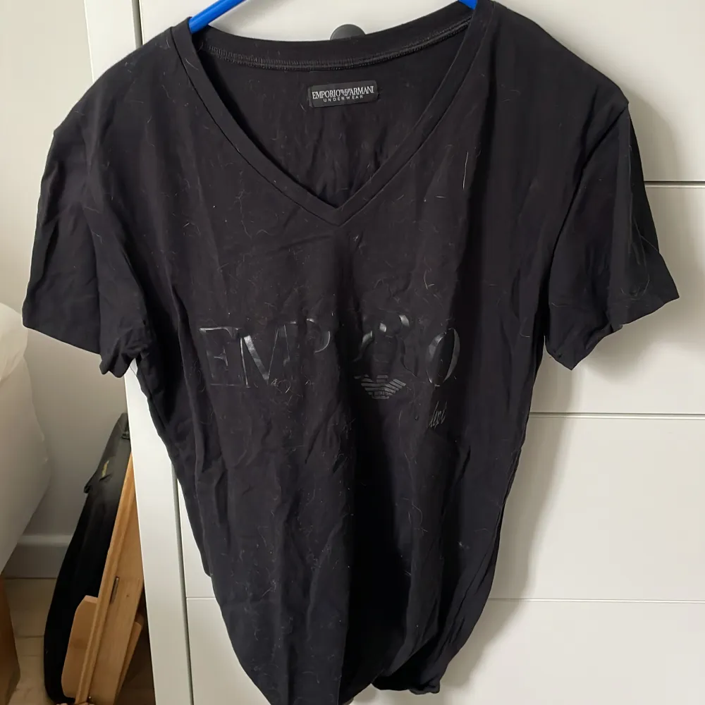 Använd men i bra skick, måste tvättas sen ser den bra ut🥰 storlek S för både män och kvinnor . T-shirts.