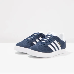 Adidas skor gazelle  - Adidas skor Gazelle som är helt nya och slutsålda! Stora i storleken, har normalt 37-38💙 öppen för prisförslag