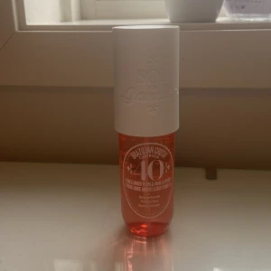 sol de janeiro body mist 40 - säljer min nästan helt nya body mist (40). endast testad några få gånger så den är helt fylld!🥰