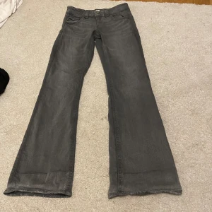 Jeans gina Young  - Säljer dessa jeans från gina Young i storlek 158/164! Använt några gånger men fint skick!