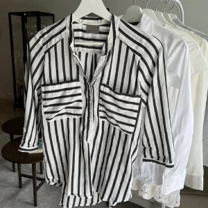 Randig skjorta - Randig skjorta i superskönt material från Vero Moda. Bra skick!