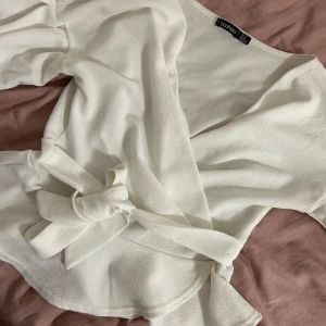 Blus  - Söt blus från boohoo i strl 40-42