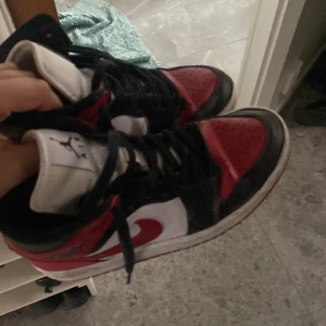 Jordans 1 - Jordans 1 st 38,5 och naturligtvis äkta. Pris går att diskutera !!
