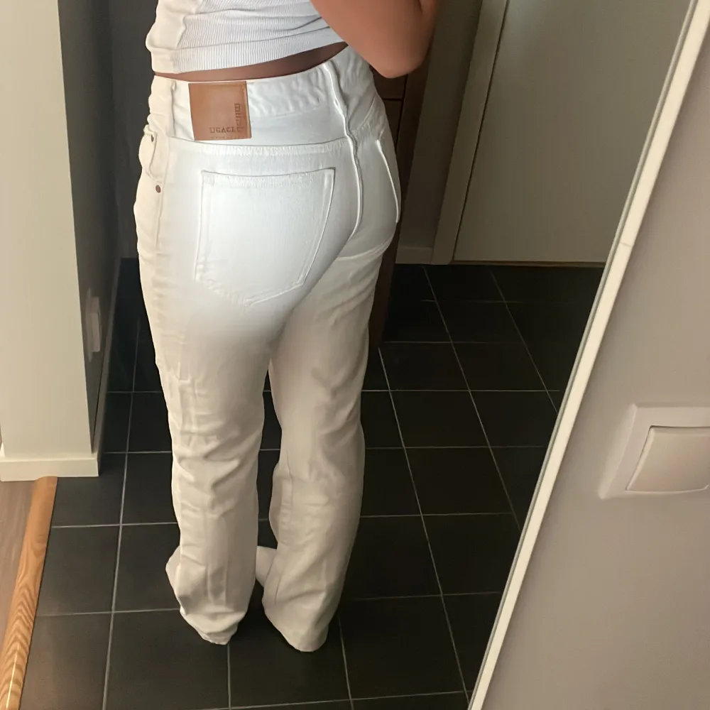 Säljer dessa snygga jeans som ja aldrig använder😍🙌🏼. Jeans & Byxor.