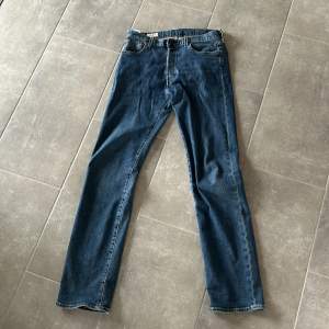 Tja säljer nu mina Levis jeans då dom är förstora, jätte bra skick och typ aldrig använda. W30 L34